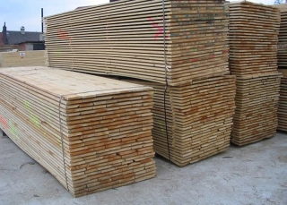 Prkna stavební dřevěná smrková, délka 4 m - 1 m3